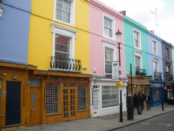 12 Hidden Places in London: Colorful Houses of Portobello Road